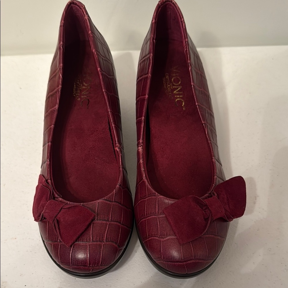 Vionic Burgundy Flats with Bow Detail